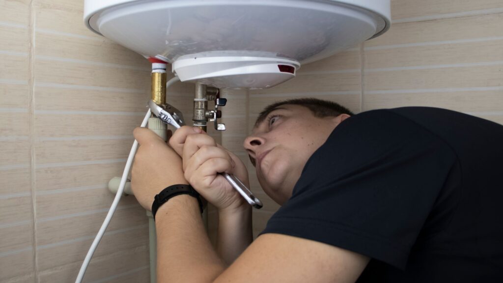a professional water heater expert trying to replace water heater element without draining